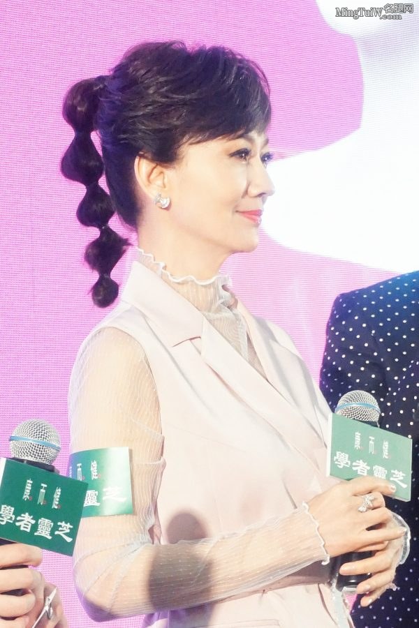 成熟气质明星踩高跟鞋商业代言(5/7)