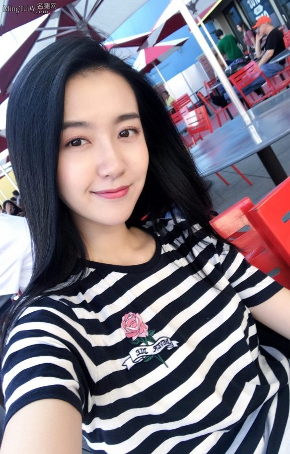 美丽可爱的小姐姐许龄月腿型太好看(5/8)