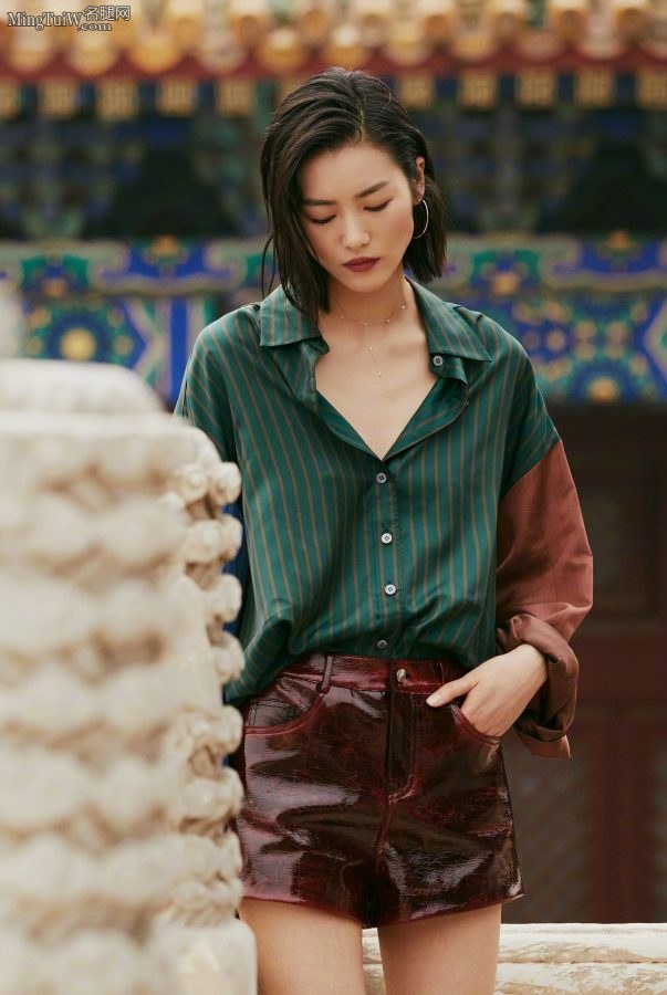 刘雯在故宫拍写真展示无敌大长腿(6/9)