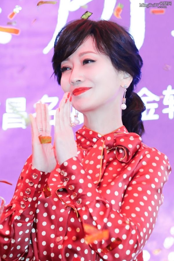 赵雅芝凉高跟玉腿真不老女神(7/17)