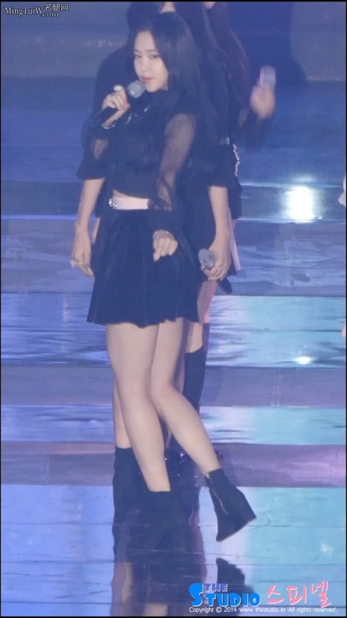 Apink组合孙娜恩视角《FIVE》短靴美腿舞蹈[网盘](4/7)