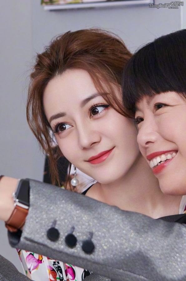 迪丽热巴凉高美足霸气御姐范儿(13/16)