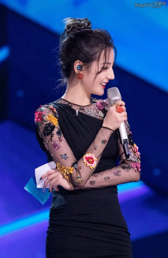 迪丽热巴长腿笔直她怎么会这么好看(15/21)