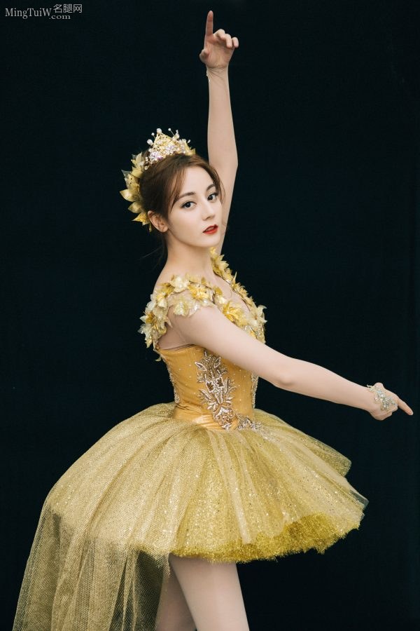女神迪丽热巴穿白色丝袜跳芭蕾舞太惊艳(8/19)