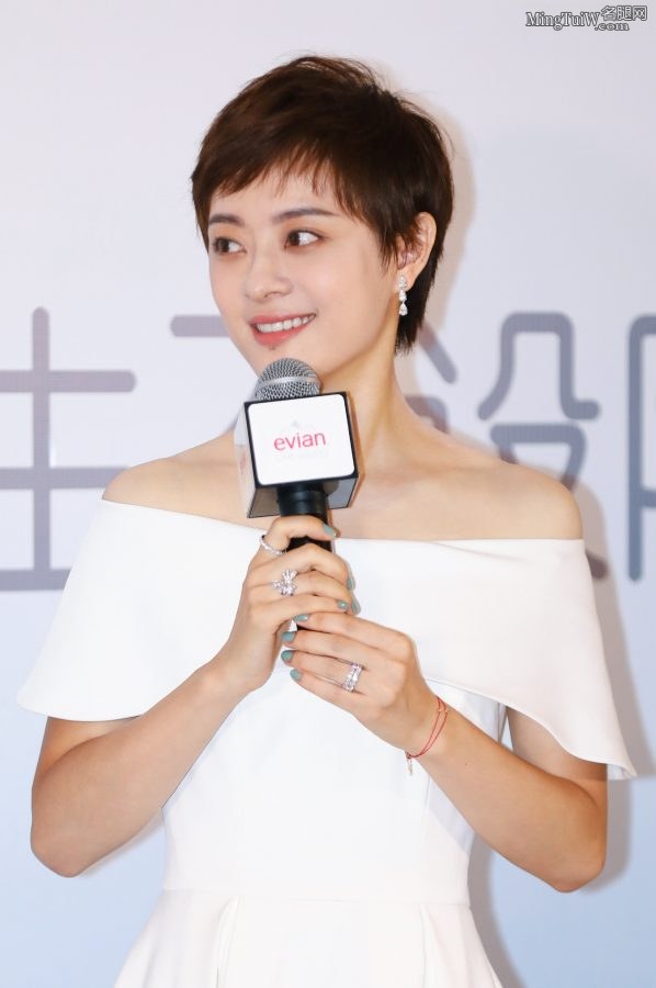 气质娘娘孙俪白裙尖头高跟商业代言(9/24)