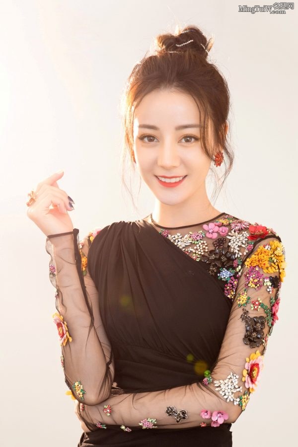 迪丽热巴长腿笔直她怎么会这么好看(21/21)