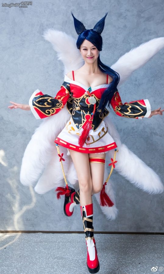 倪虹洁化身魅惑九尾狐低胸美腿吸睛(4/11)