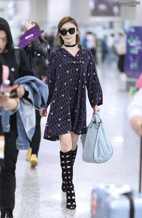 袁姗姗穿镂空高跟靴子机场街拍(3/4)