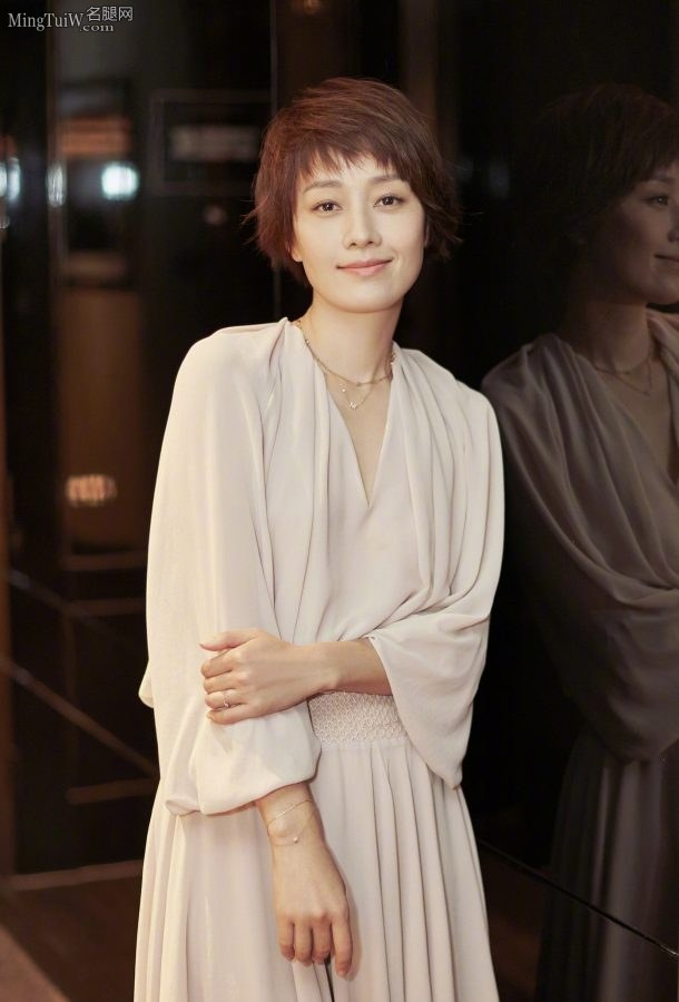 马伊琍微博宣布离婚,十一年婚姻宣告终结(2/5)