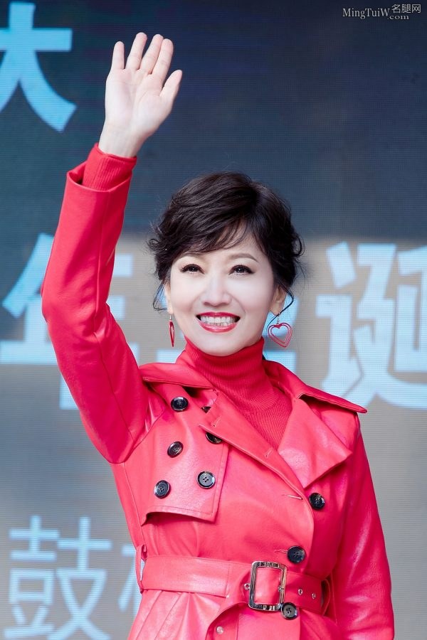 冬日里赵雅芝穿肉丝袜高跟秀腿(6/14)