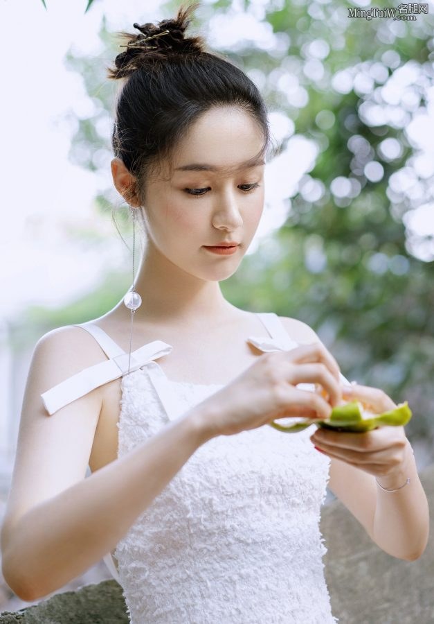 梁田白玉腿清新自然写真被柠檬酸到了(3/5)