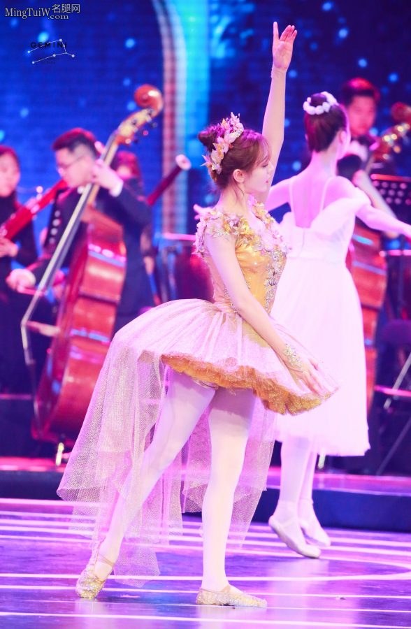 女神迪丽热巴穿白色丝袜跳芭蕾舞太惊艳(11/19)