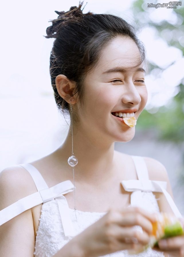 梁田白玉腿清新自然写真被柠檬酸到了(4/5)