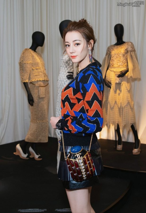 新疆美女迪丽热巴美腿又细又长(6/22)