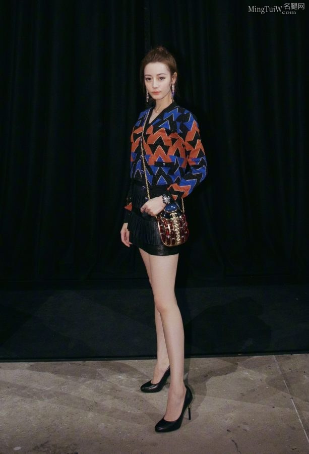 新疆美女迪丽热巴美腿又细又长(10/22)