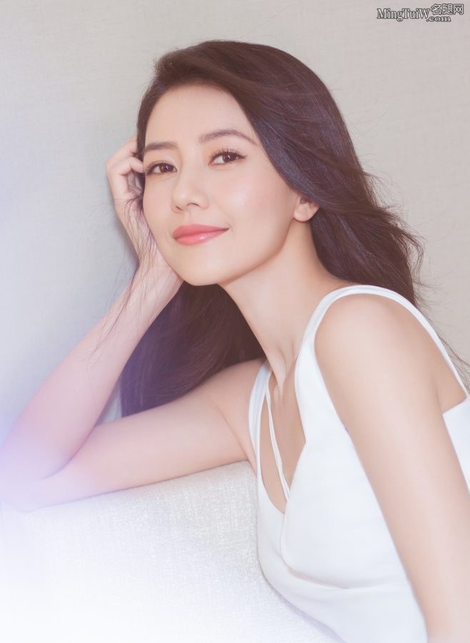 温柔尔雅的高圆圆姐白裙美足甜美的笑容伴你入睡(5/6)