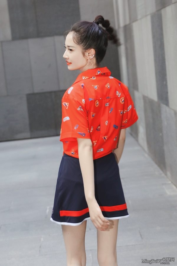 漂亮姐姐驾到陈钰琪白皙美腿太诱人(6/9)