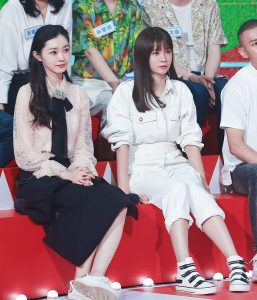 宋轶录制《天天向上》纤细美腿全场最吸睛