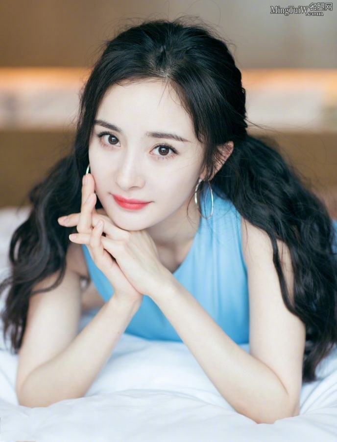 杨幂蓝裙蓝高跟给你的夏日带来清凉(10/21)