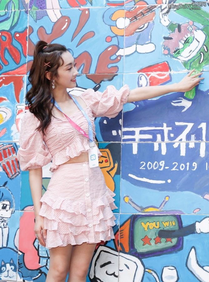 漂酿的美少女宣璐玉腿光滑手感佳(3/4)