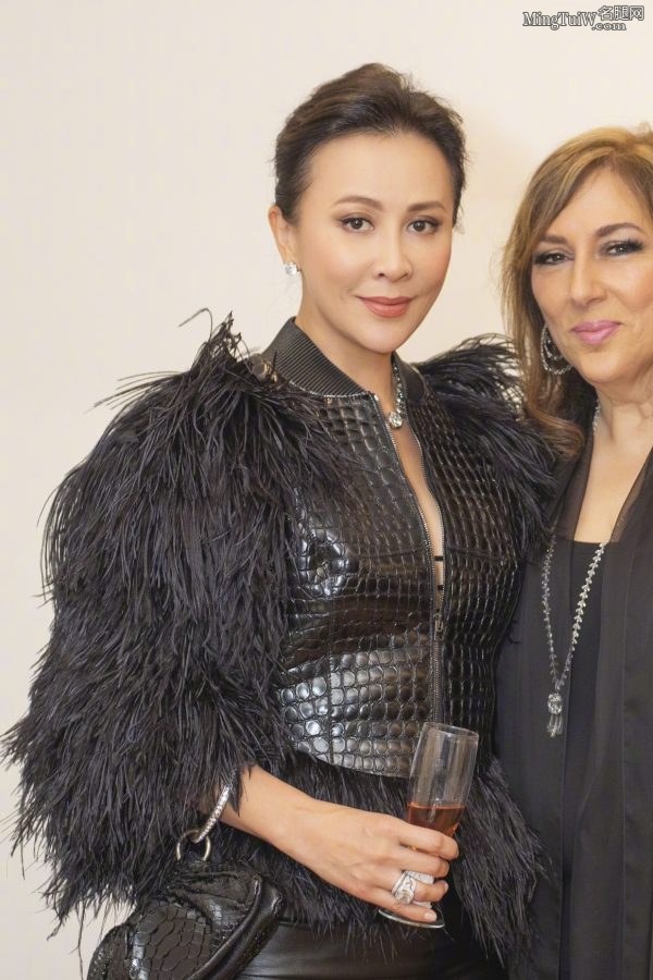 Mature star Carina Lau exposed herself in deep groove and shocked everyone(7/9)