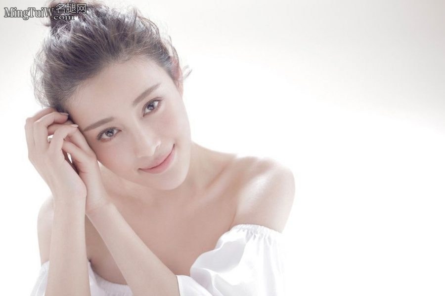 甘婷婷清澈的眼睛，美丽的锁骨，光滑的大腿撩你没商量(3/3)