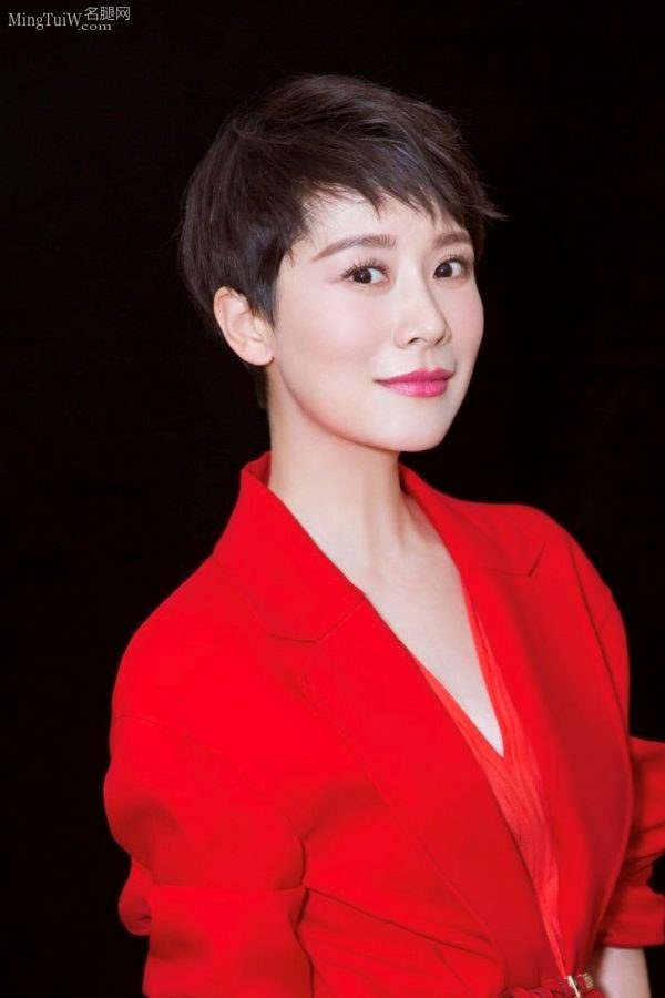 短发海清红裙细高跟美足(6/6)