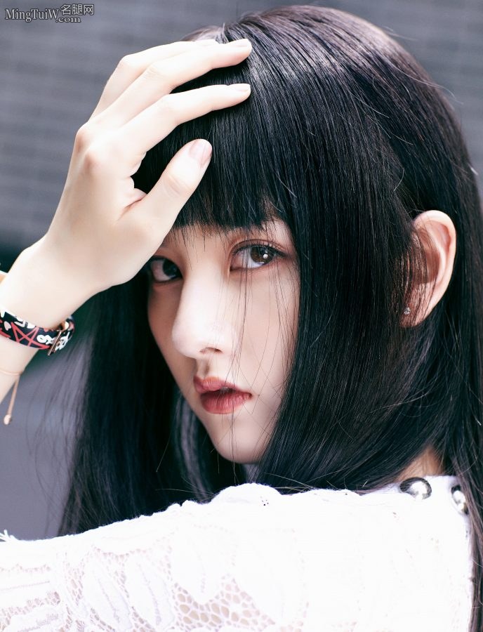 小仙女宋祖儿小白裙配笔直嫩腿请收下我的膝盖(10/11)