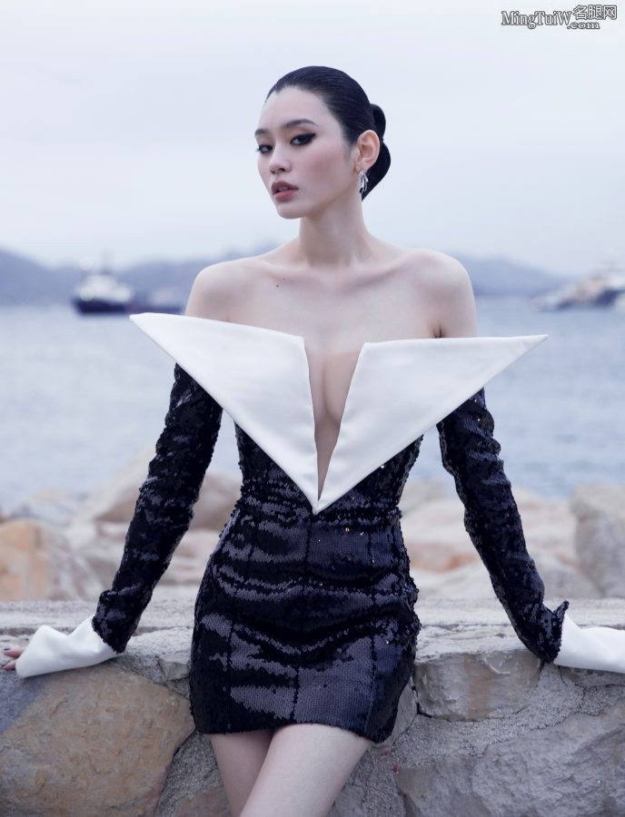奚梦瑶立体视觉超短裙大秀美胸长腿(3/10)