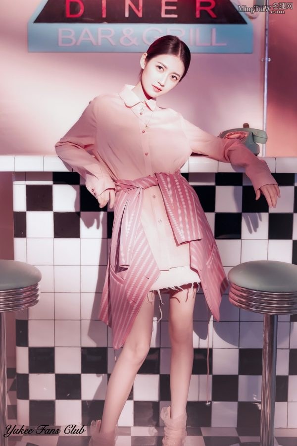 你那么美陈钰琪短靴美腿写真(4/4)