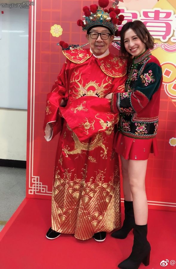龚嘉欣短靴美腿祝你招财进宝(1/5)