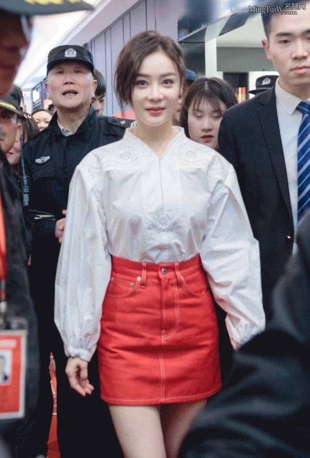 金牌橱柜代言人袁姗姗白皙的美腿开整(5/9)