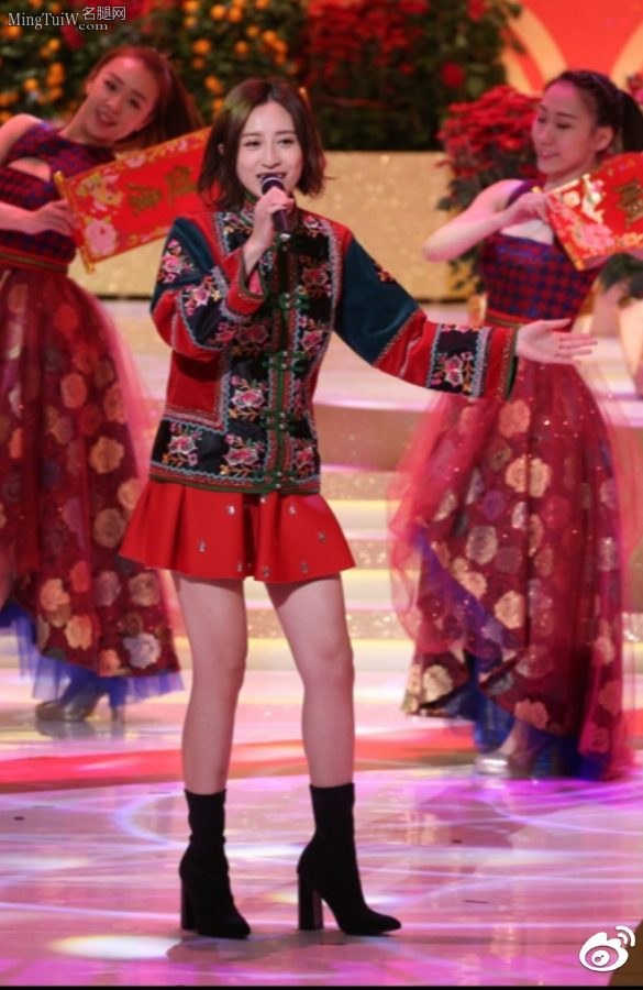 龚嘉欣短靴美腿祝你招财进宝(4/5)