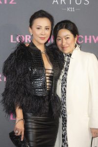 成熟明星刘嘉玲露深沟艳惊四座