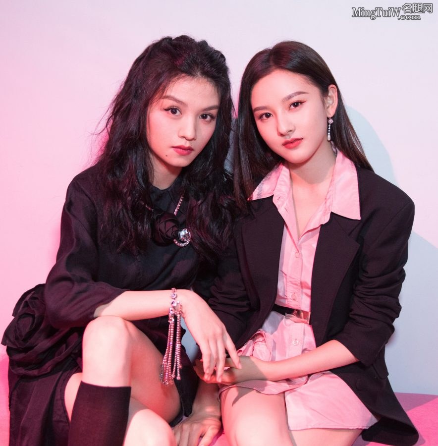 粉嫩粉嫩的美少女宋祖儿的大长腿配尖头高跟鞋(7/9)