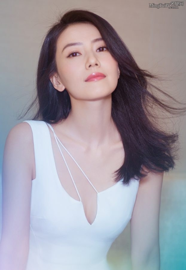 温柔尔雅的高圆圆姐白裙美足甜美的笑容伴你入睡(3/6)