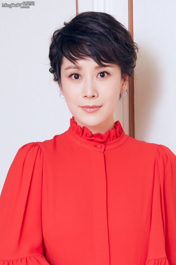 海清鲜艳红裙配白皙玉腿(7/8)
