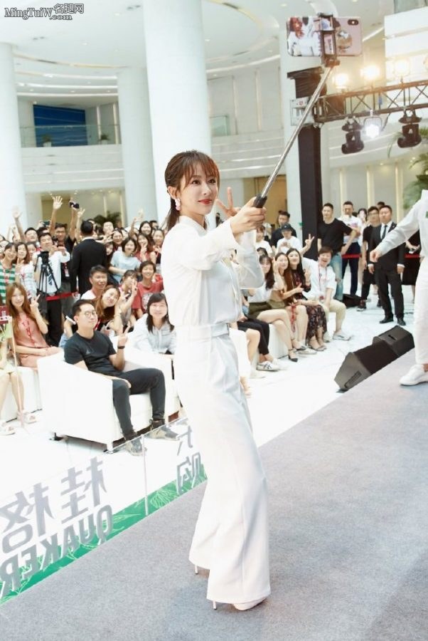 白衣白裤白高跟杨紫清新飒爽的女孩(9/9)