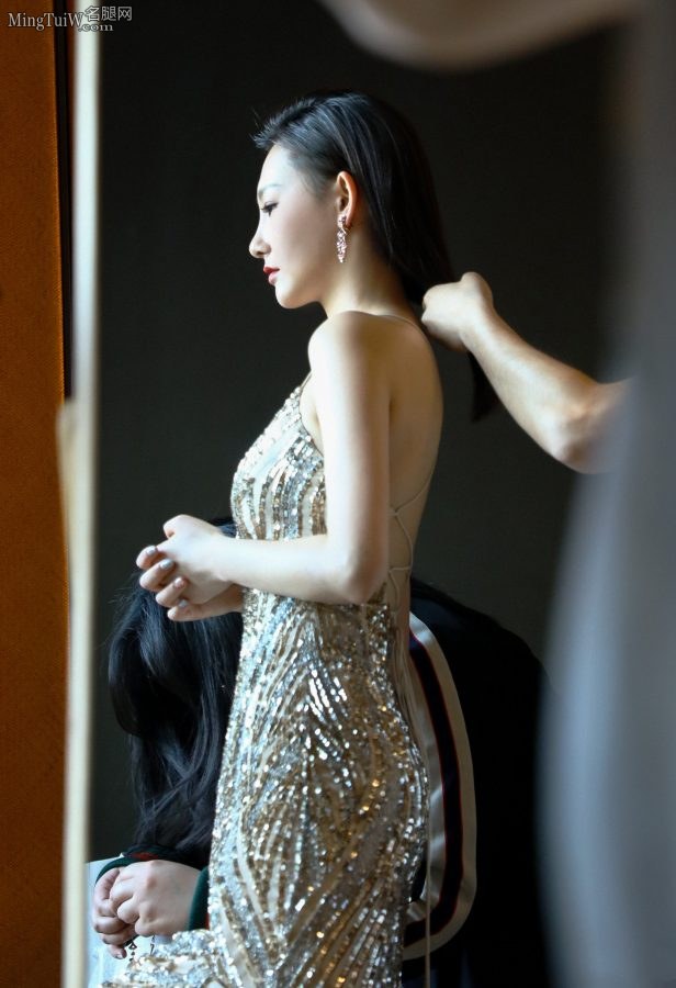 模特出身的李昕岳美胸长腿身材果然不一般(7/9)