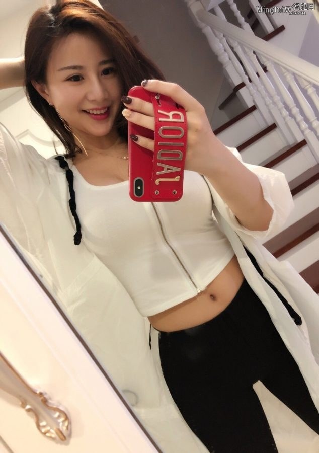 纪文君为你解锁更多姿势第一张名曰“自取其乳”(4/4)