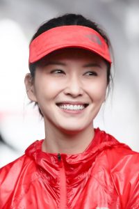 爱运动的美女徐洁儿美腿白皙笑容灿烂