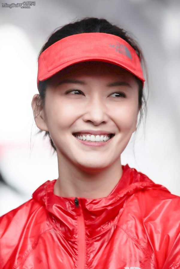 爱运动的美女徐洁儿美腿白皙笑容灿烂(5/6)
