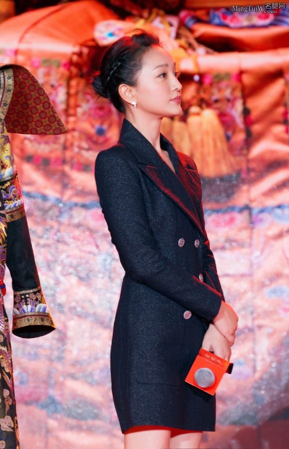 周迅的这两条美腿养护的不错(4/9)