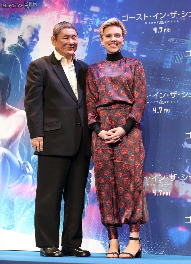 斯嘉丽·约翰逊宣传电影怎么穿好身材都能显现出来(8/8)