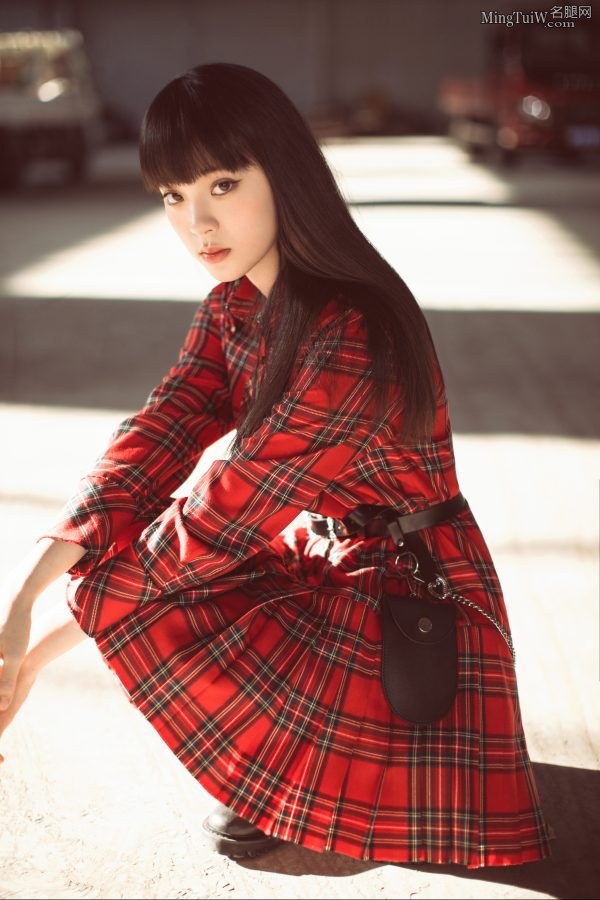 长直发美少女欧阳娜娜的细白腿(9/13)