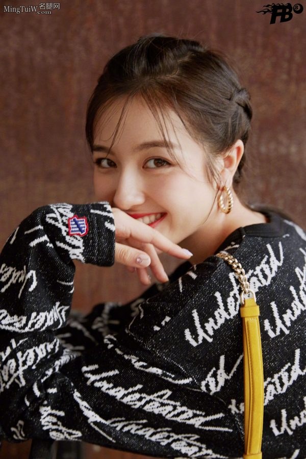 可爱清纯的大眼睛姑娘李兰迪美腿细高跟鞋(8/8)