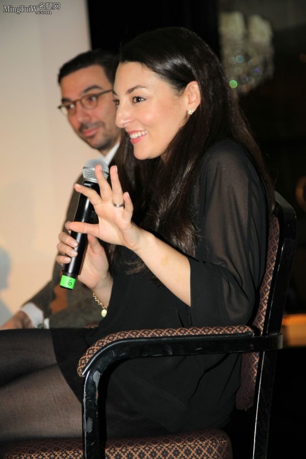 女高音歌唱家Andrea Carroll黑丝靴子大腿丰满(2/9)