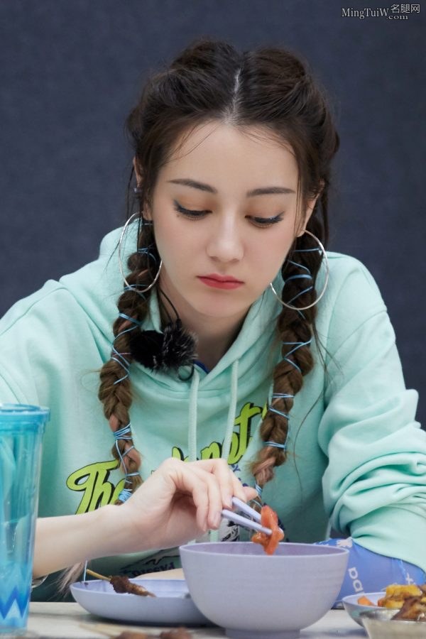 腿长颜值高活捉大美妞迪丽热巴一枚(13/15)