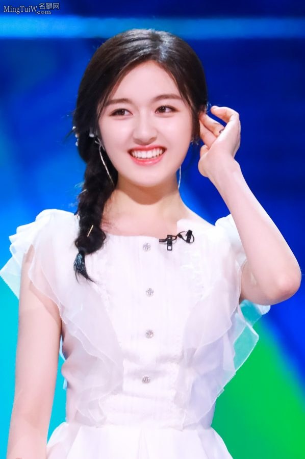 纯美可爱的小甜豆李兰迪仙女裙配高跟鞋(4/9)