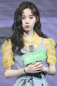 娇小的妹子鞠婧祎快来欣赏她的神仙颜值